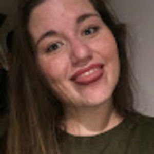 Meet your Posher, Larissa